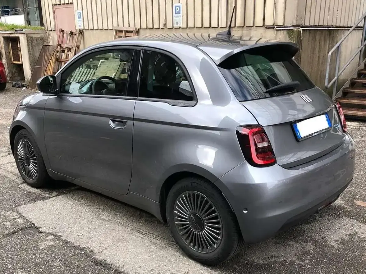 Begagnad Fiat 500e Icon 42 kW (58 HK) 2021 Grå Cab
