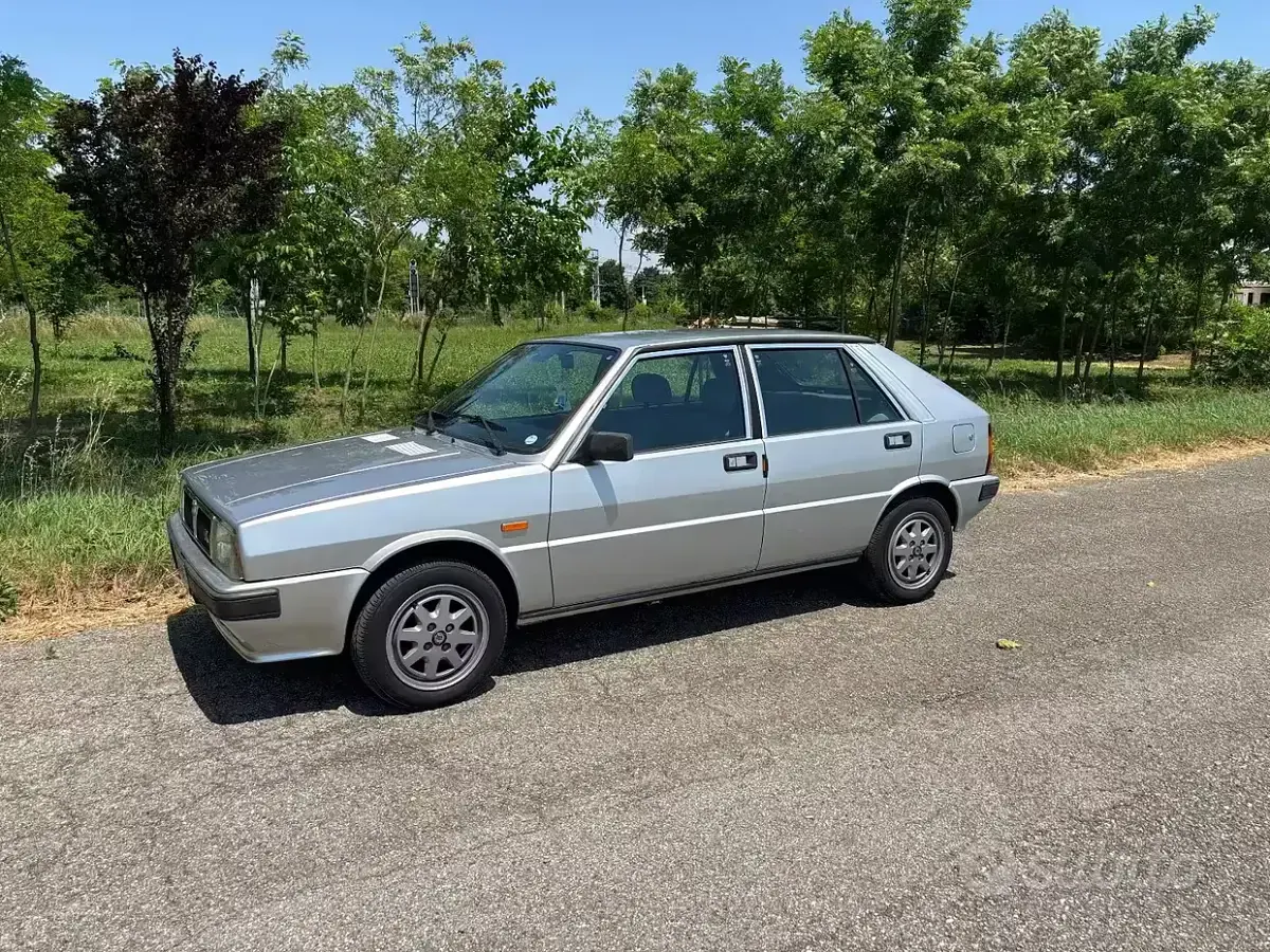 Usata Lancia Delta 78 CV (57 kW) 1987 Grigio Utilitaria