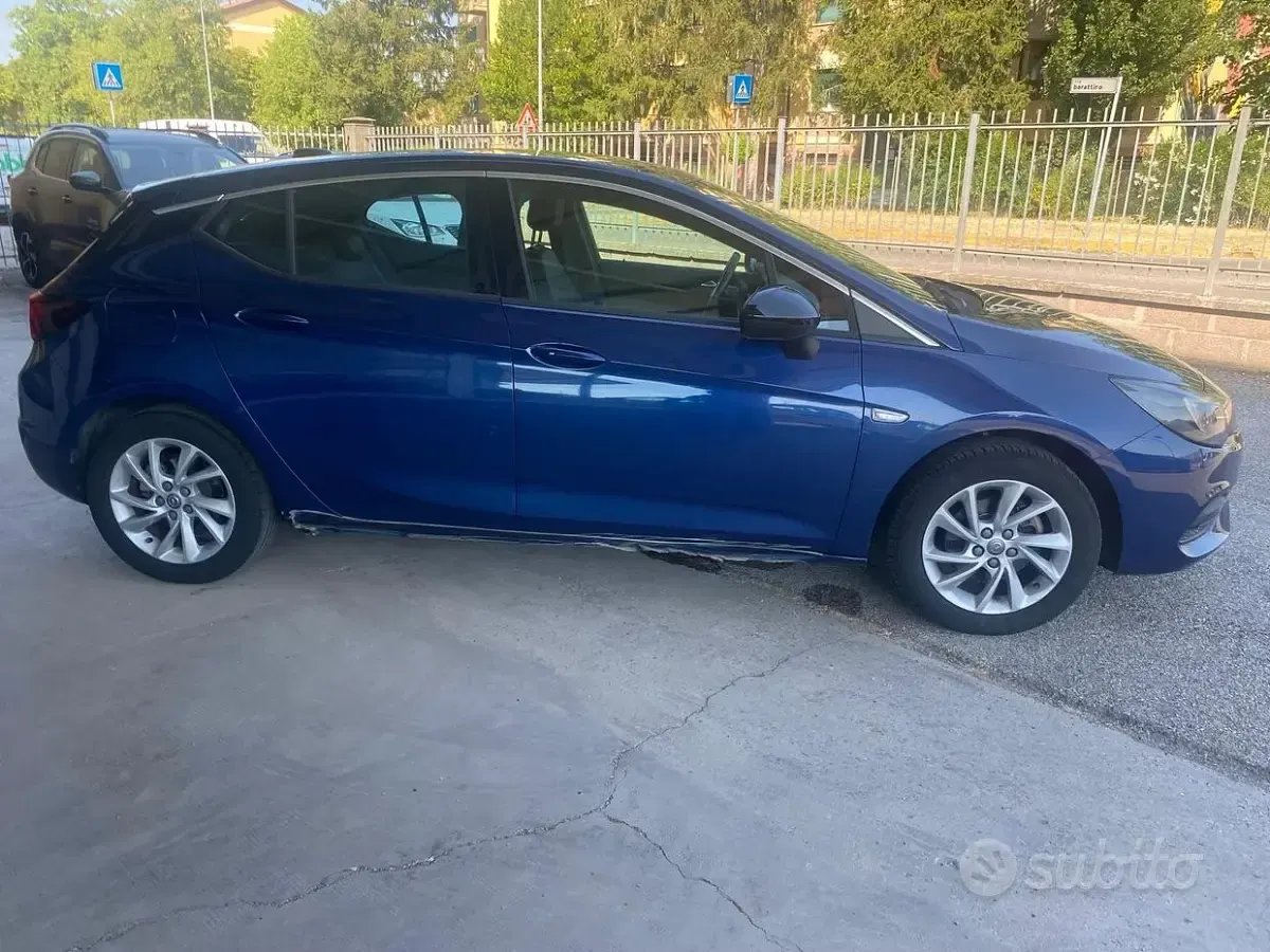 Usata Opel Astra Business 110 CV (80 kW) 2021 Bluazzurro Berlina
