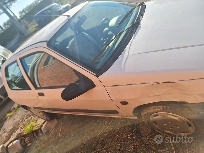 Usata Renault Clio 58 CV (42 kW) 1997 Bianco Utilitaria