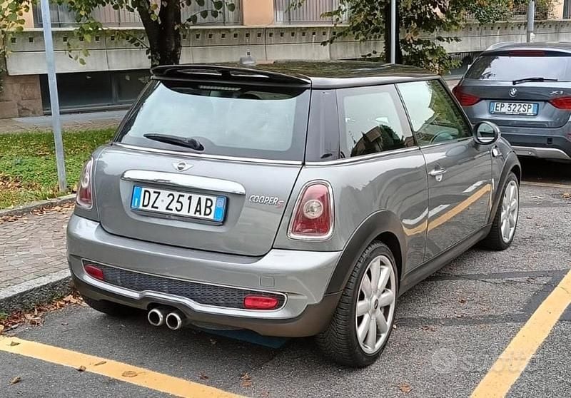 Usata Mini Cooper S 174 CV (127 kW) 2010 Grigio Utilitaria