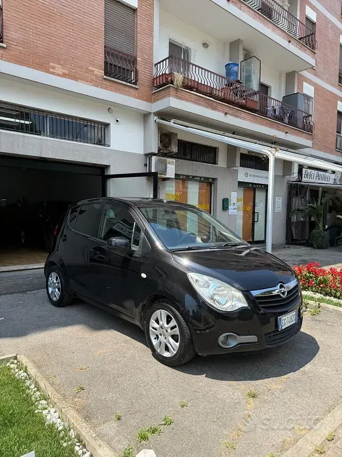 Usata Opel Agila Enjoy 94 CV (69 kW) 2011 Nero Utilitaria
