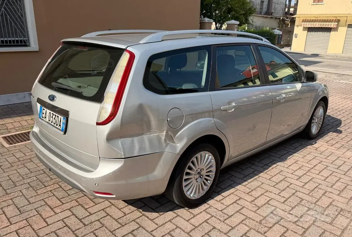 Usata Ford Focus 141 CV (103 kW) 2009 Grigio Station wagon