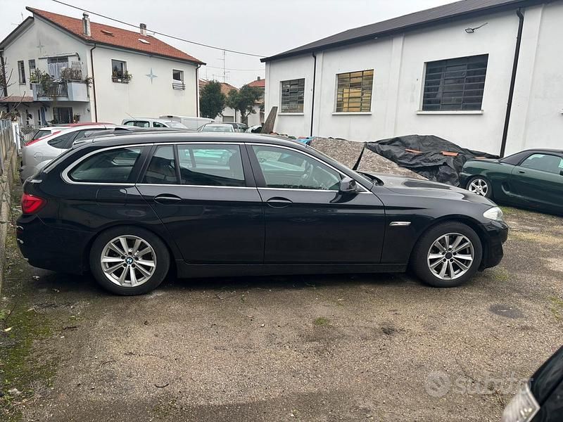 Begagnad BMW 520 2011 Svart Kombi