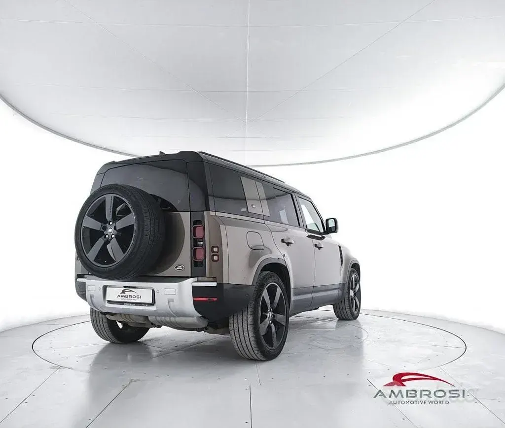 Usata Land Rover Defender SE 200 CV (147 kW) 2022 Marrone SUV