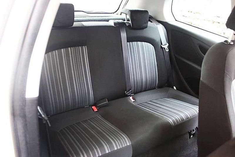 Usata Fiat Punto Evo Dynamic 75 CV (55 kW) 2011 Bianco divino Utilitaria