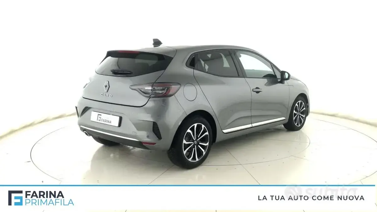 Usado Renault Clio V Techno 91 HP (66 kW) 2025 Cinzento Sedan