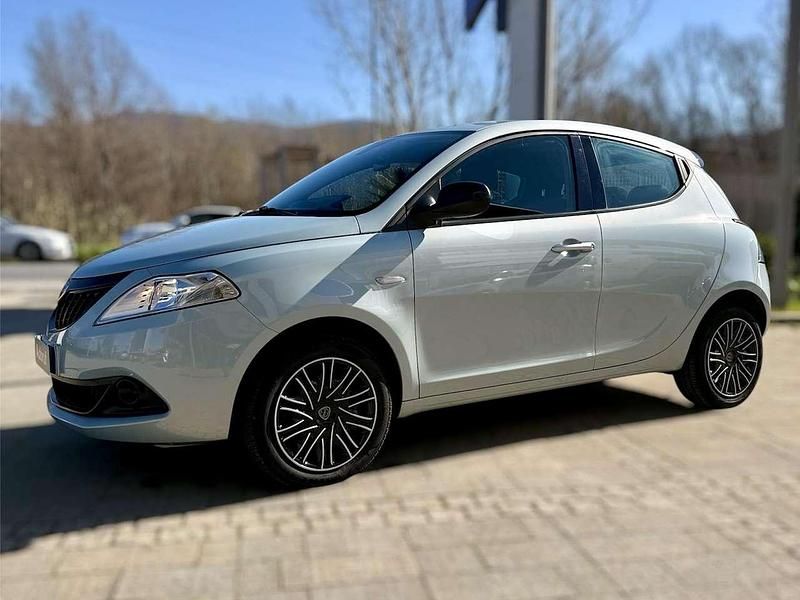 Usata Lancia Ypsilon 69 CV (50 kW) 2023 Livrea verde rugiada Utilitaria