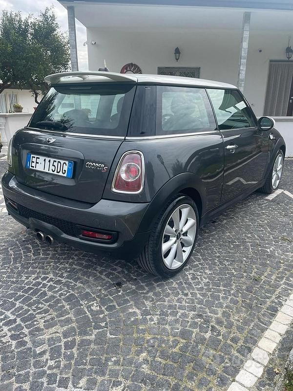 Grigio Usata 2011 Mini Cooper S Due volumi | 6999 € (Buon prezzo) - Immagine 1/3