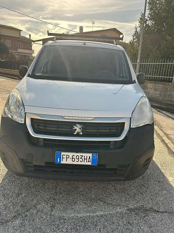 Bianco Usata 2018 Peugeot Partner Monovolume | 9900 € - Immagine 1/4