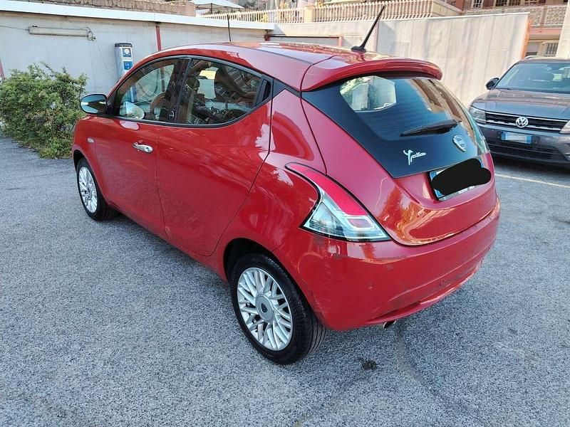 Usata Lancia Ypsilon Silver 69 CV (50 kW) 2021 Rosso Utilitaria