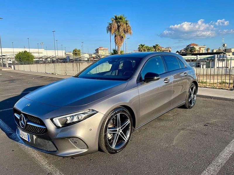 Usata Mercedes A180 116 CV (85 kW) 2019 Grigio Berlina