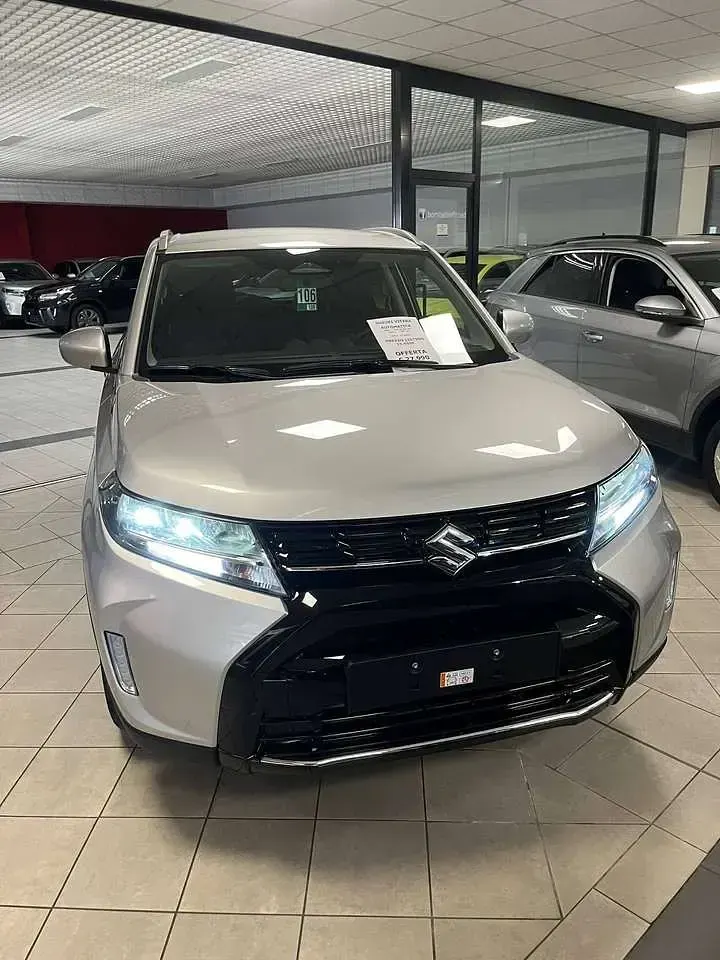 Usata Suzuki Vitara 110 CV (80 kW) 2025 Argento SUV
