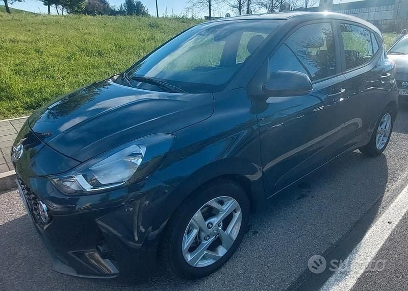 Usata Hyundai i10 67 CV (49 kW) 2023 Grigio Utilitaria