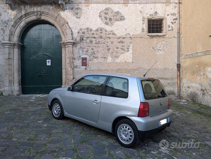 Argento Usata 2004 VW Lupo Due volumi | 4900 € (Buon prezzo) - Immagine 1/4