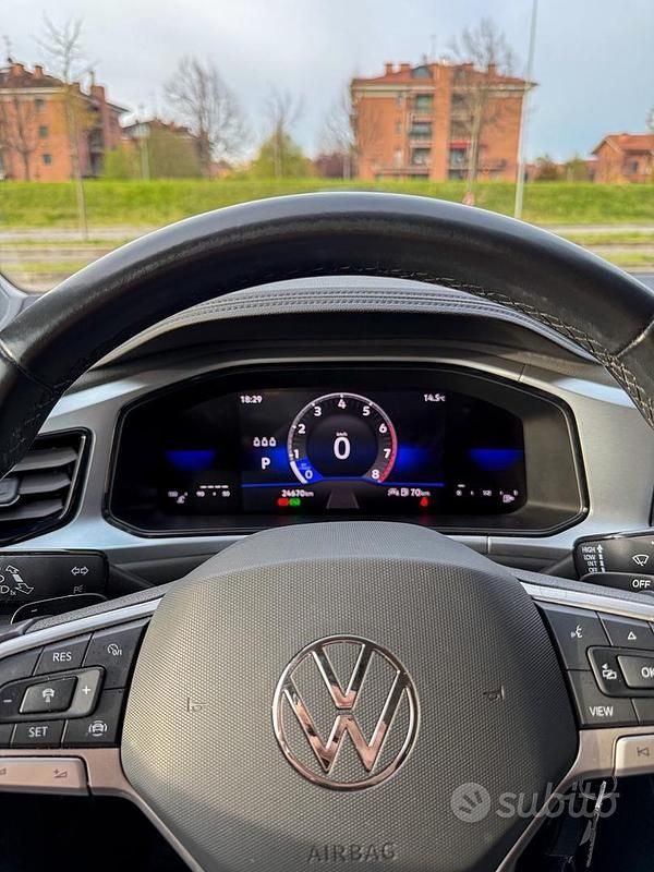 Usata VW T-Roc Life 150 CV (110 kW) 2024 Nero SUV
