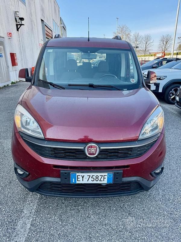 Usata Fiat Doblò 77 CV (56 kW) 2015 Rosso Monovolume