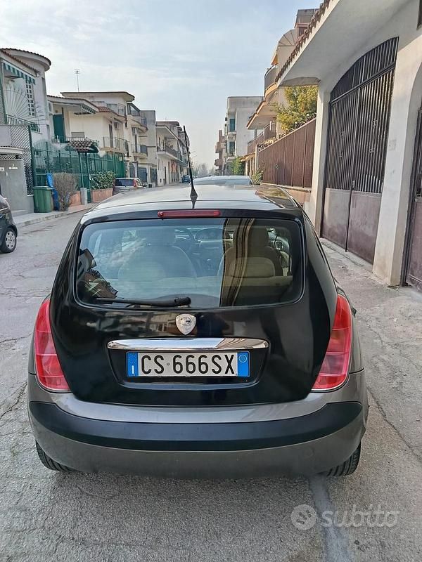Usata Lancia Ypsilon 69 CV (50 kW) 2005 Nero Utilitaria