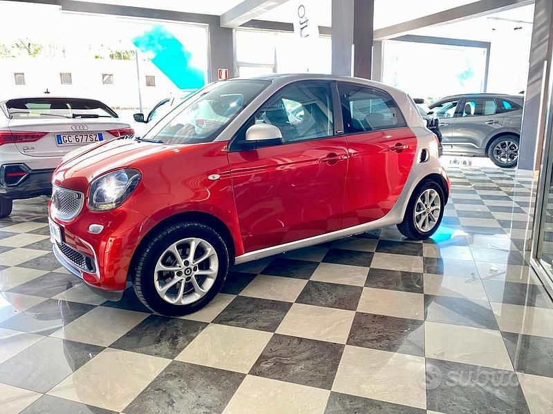 Usata Smart ForFour Passion 71 CV (52 kW) 2015 Rosso Utilitaria