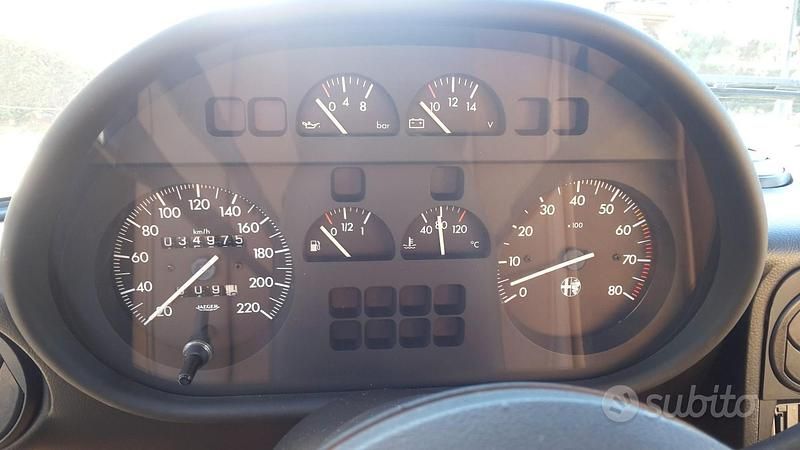 Usata Alfa Romeo Spider 106 CV (77 kW) 1991 Grigio Cabrio