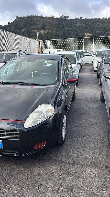 Nero Usata 2010 Fiat Punto Dynamic Tre volumi | 2800 € (Buon prezzo) - Immagine 1/4