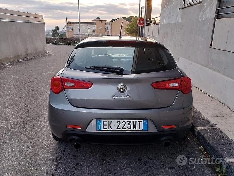 Usata Alfa Romeo Giulietta 170 CV (125 kW) 2011 Grigio Utilitaria