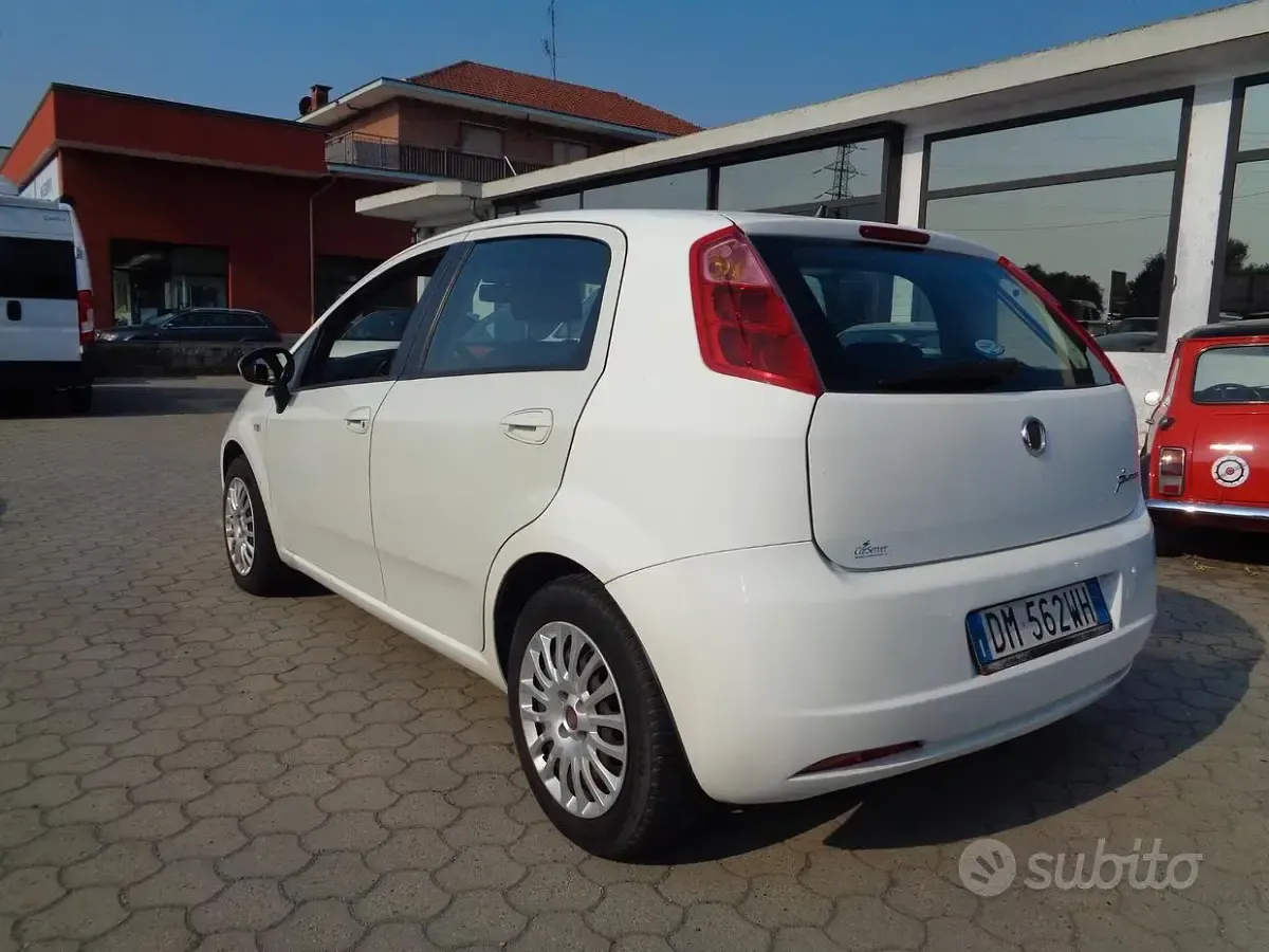 Usata Fiat Grande Punto Dynamic 75 CV (55 kW) 2008 Bianco Utilitaria