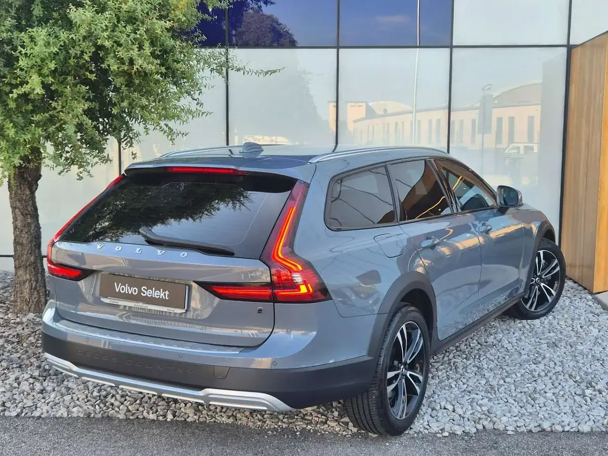 Usata Volvo V90 CC Business Edition 197 CV (144 kW) 2021 Thunder grey Station wagon