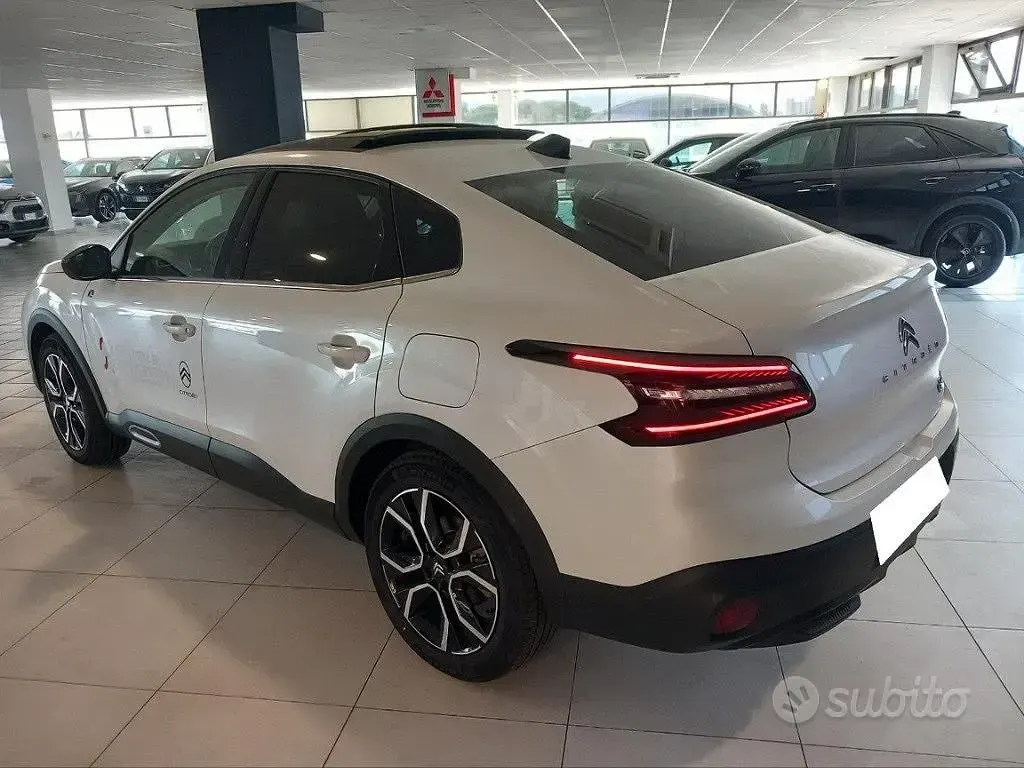 Usata Citroën e-C4 Shine 100 kW (136 CV) 2023 Bianco SUV