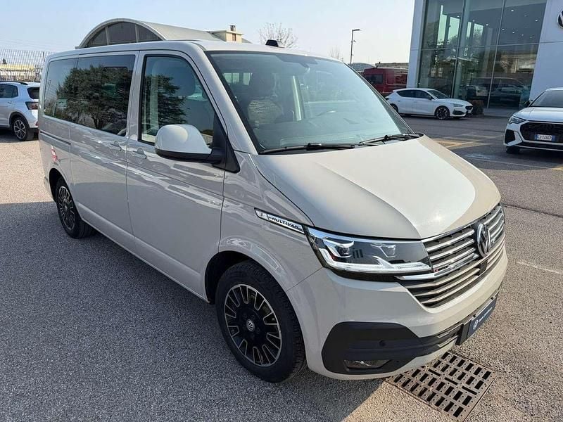Usata VW Multivan Life 150 CV (110 kW) 2022 Ascot grey Furgone