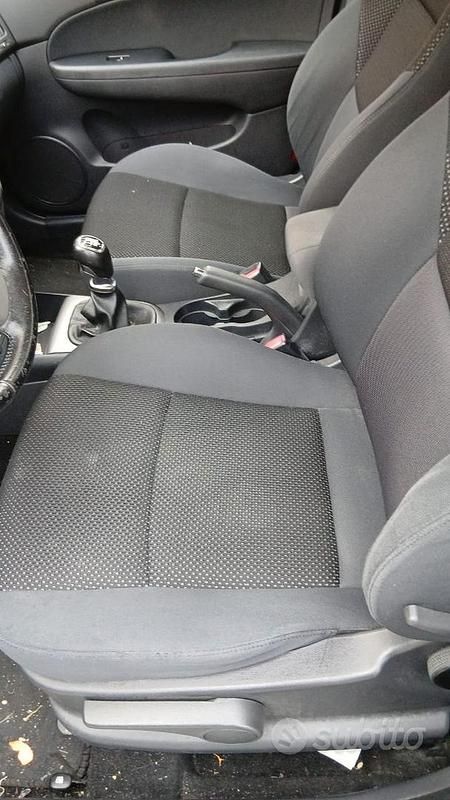 Usata Hyundai i30 90 CV (66 kW) 2011 Nero Station wagon