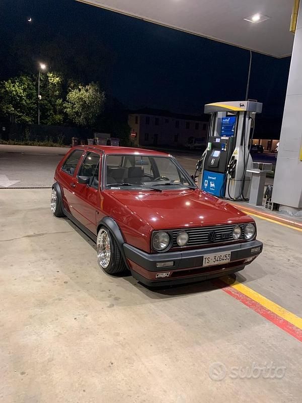 Begagnad VW Golf II 1986 Röd Halvkombi