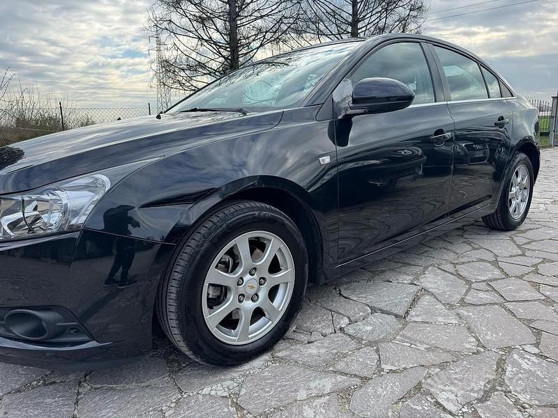 Nero Usata 2012 Chevrolet Cruze LT Tre volumi | 3700 € (Buon prezzo) - Immagine 1/4
