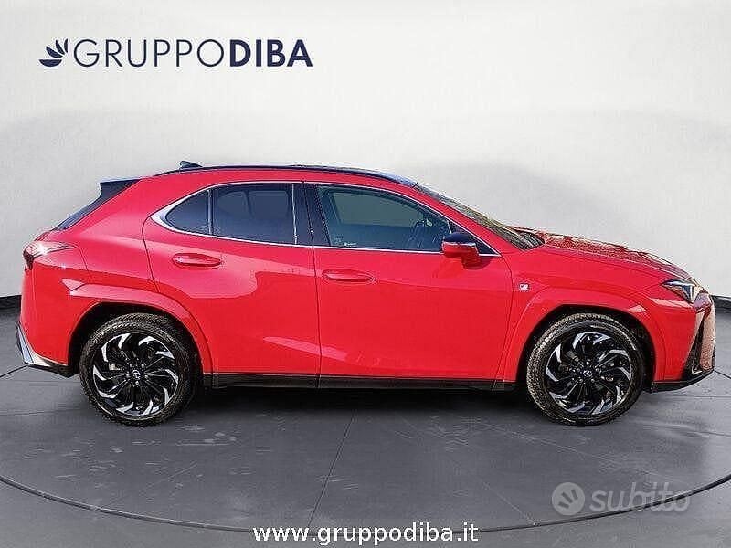 Usata Lexus UX 300h Sport Line 199 CV (146 kW) 2024 Bicolore SUV