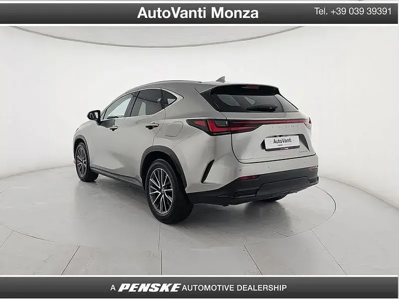Usata Lexus NX450h+ 309 CV (227 kW) 2023 Argento SUV