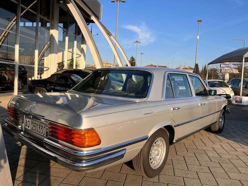 Usata Mercedes 450 220 CV (161 kW) 1977 Grigio Berlina