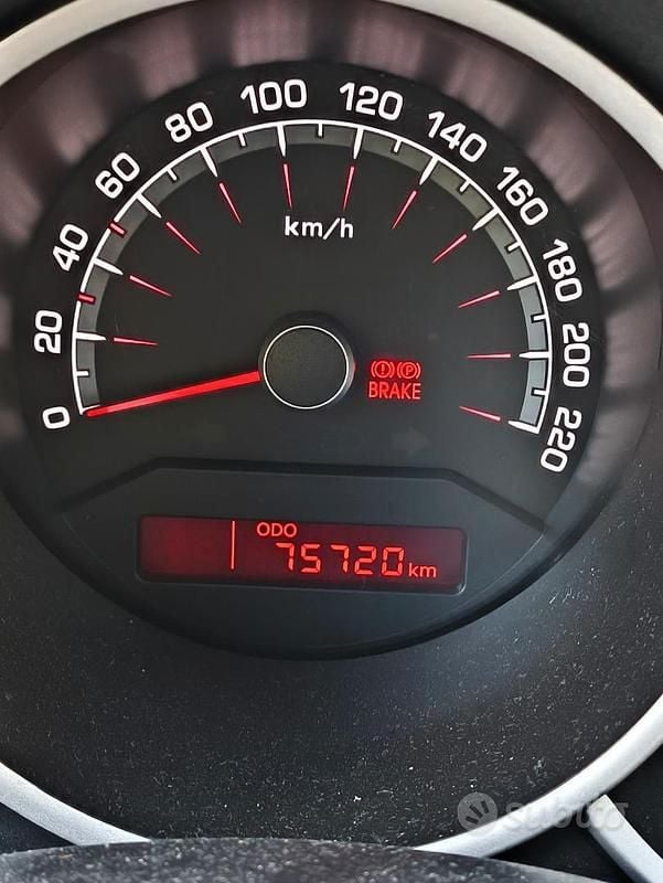 Usata Kia Venga 90 CV (66 kW) 2013 Bianco Utilitaria