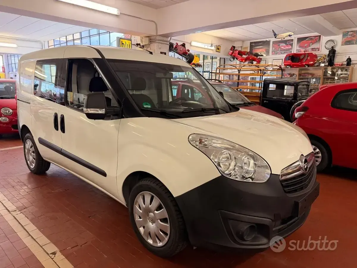 Usata Opel Combo 120 CV (88 kW) 2014 Bianco Monovolume