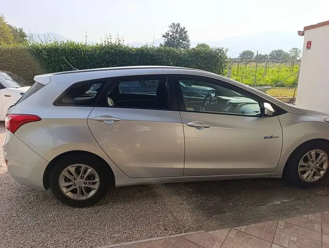 Usata Hyundai i30 Comfort 110 CV (80 kW) 2013 Grigio Station wagon