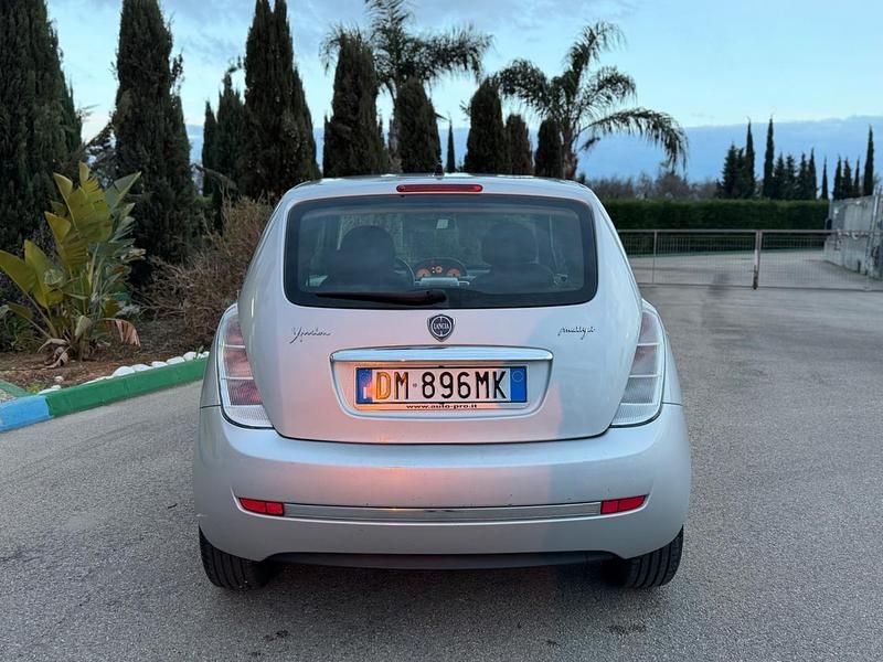 Usata Lancia Ypsilon 75 CV (55 kW) 2007 Argento Utilitaria