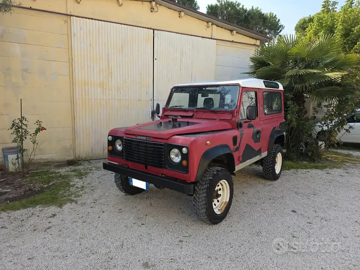 Usata Land Rover Defender 86 CV (63 kW) 1989 Rosso SUV