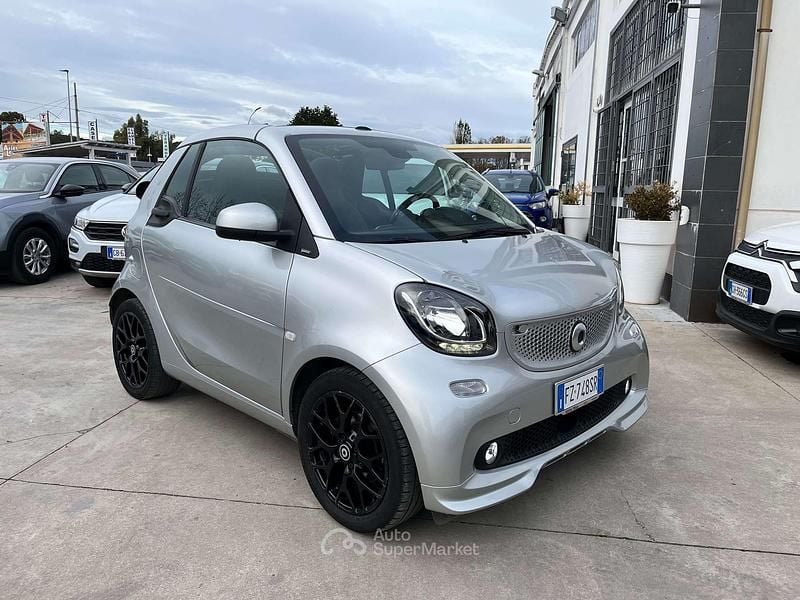 Argento Usata 2019 Smart ForTwo Cabrio Superpassion Cabrio | 14.490 € (Buon prezzo) - Immagine 1/4