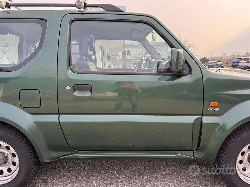 Usata Suzuki Jimny 86 CV (63 kW) 2011 Verde SUV