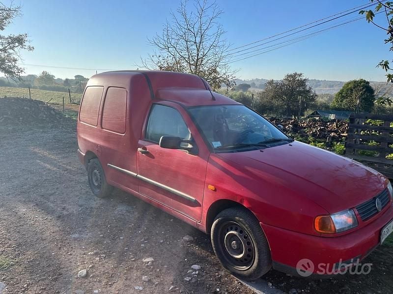 Usata VW Caddy 64 CV (47 kW) 2000 Rosso Monovolume