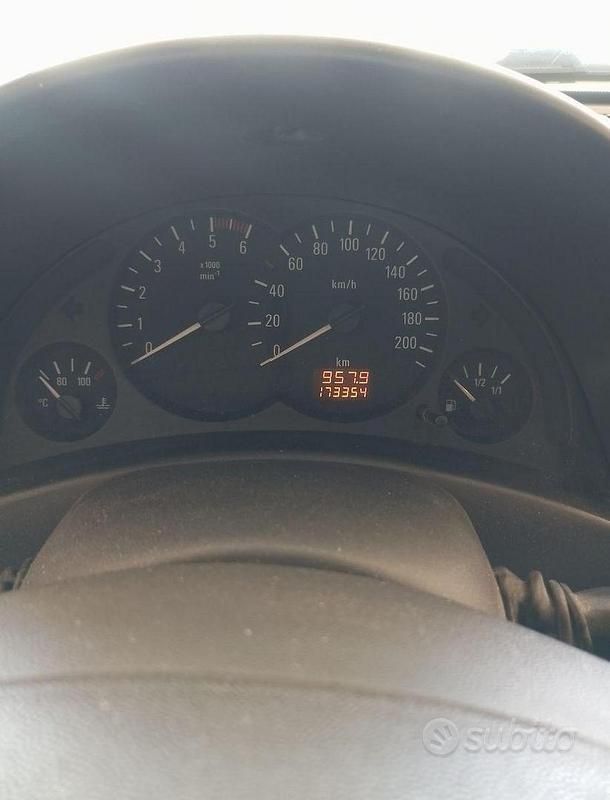 Occasion Opel Corsa 69 ch (50 kW) 2005 Gris Citadine