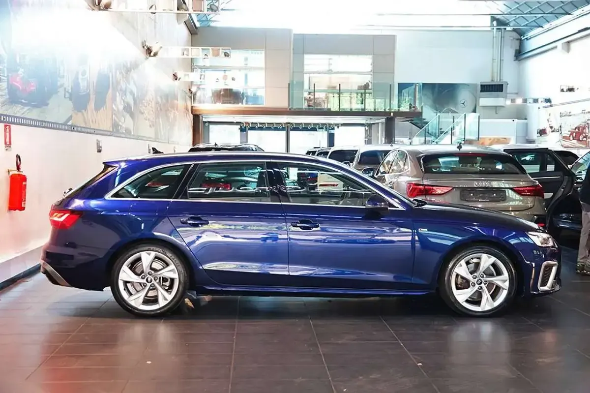 Usata Audi A4 S-Line 150 CV (110 kW) 2023 Blu/azzurro Station wagon