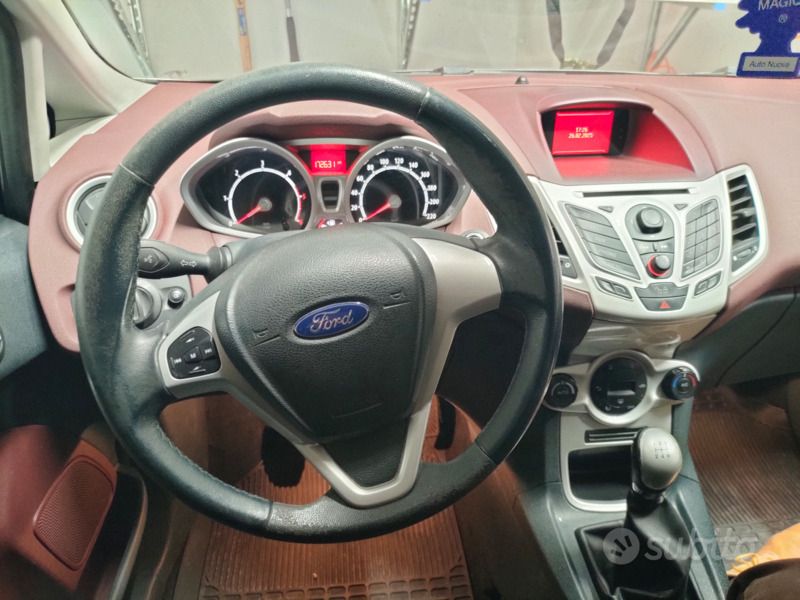 Usata Ford Fiesta Titanium 95 CV (69 kW) 2010 Nero Utilitaria