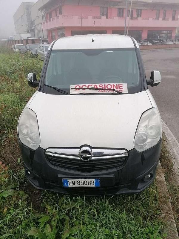 Usata Opel Combo Cosmo 105 CV (77 kW) 2016 Bianco Monovolume