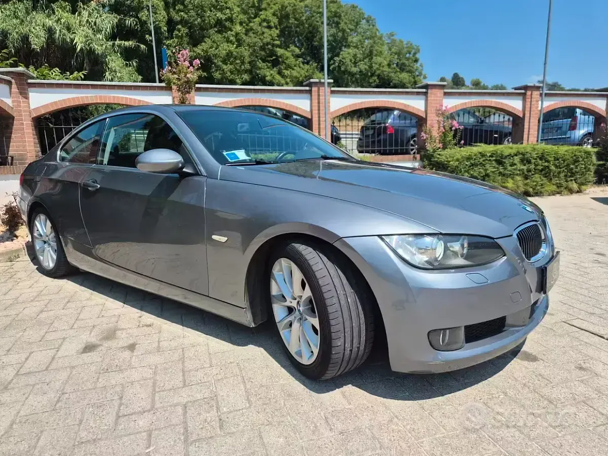 Usata BMW 325 218 CV (160 kW) 2007 Grigio Coupé