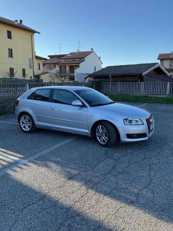 Usado Audi A3 Ambition 105 CV (77 kW) 2010 Gris Utilitario